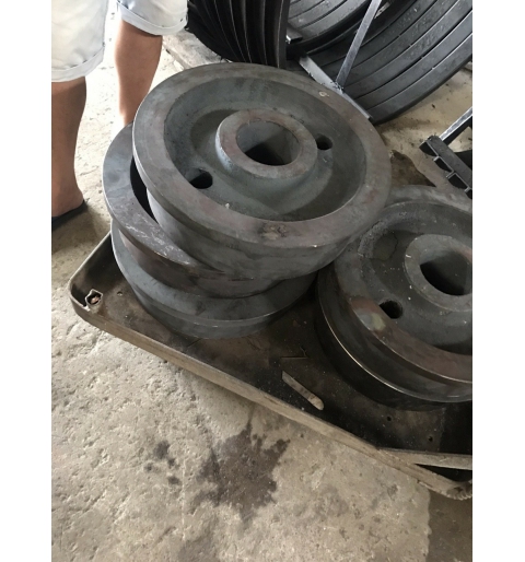 nhông máy đá tôi thấm